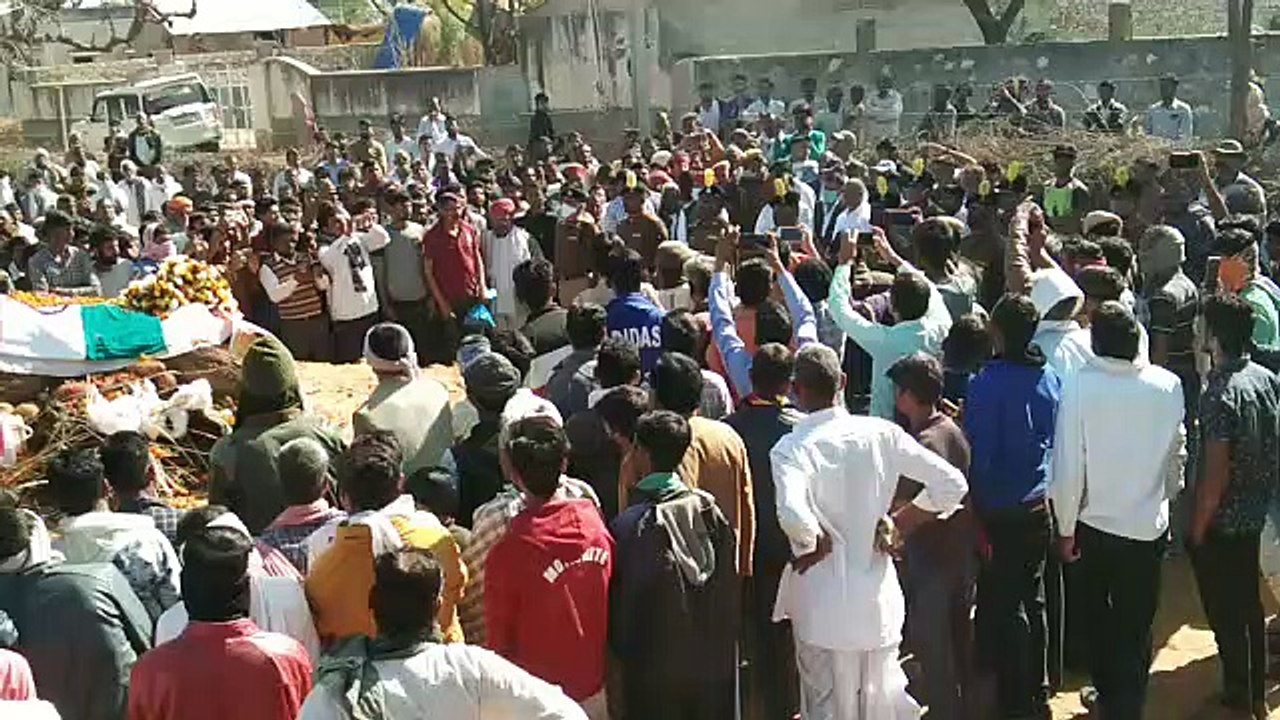 सैनिक नारायणराम सारण की सैन्य सम्मान से पैतृक गांव धांदोली में अंत्येष्टि