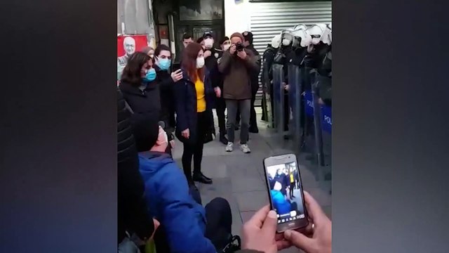 HDP'li Musa Piroğlu'ndan Boğaziçi'ne destek için toplanan gruba müdahale eden polise tepki