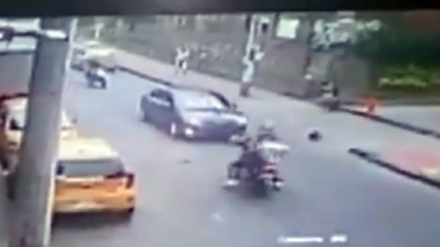 Buscan a conductor que huyó tras atropellar un motociclista en Bogotá