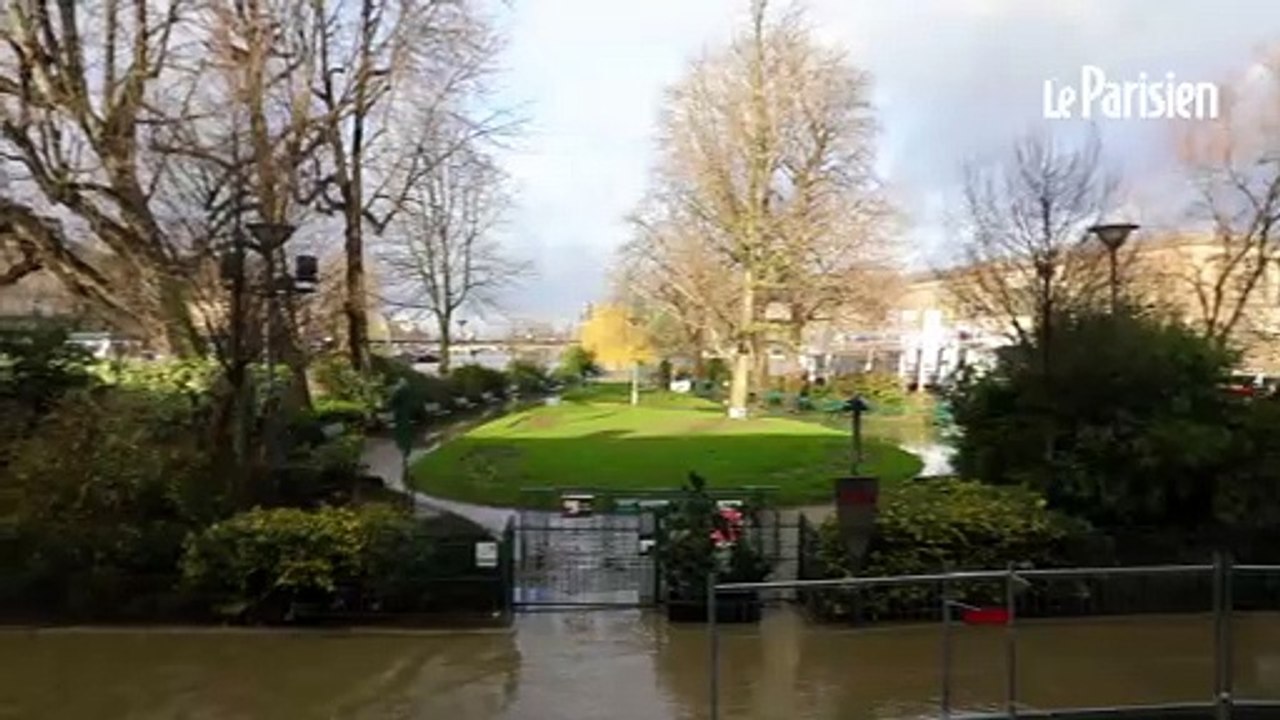 Crue de la Seine : le fleuve déborde sur les quais de Paris