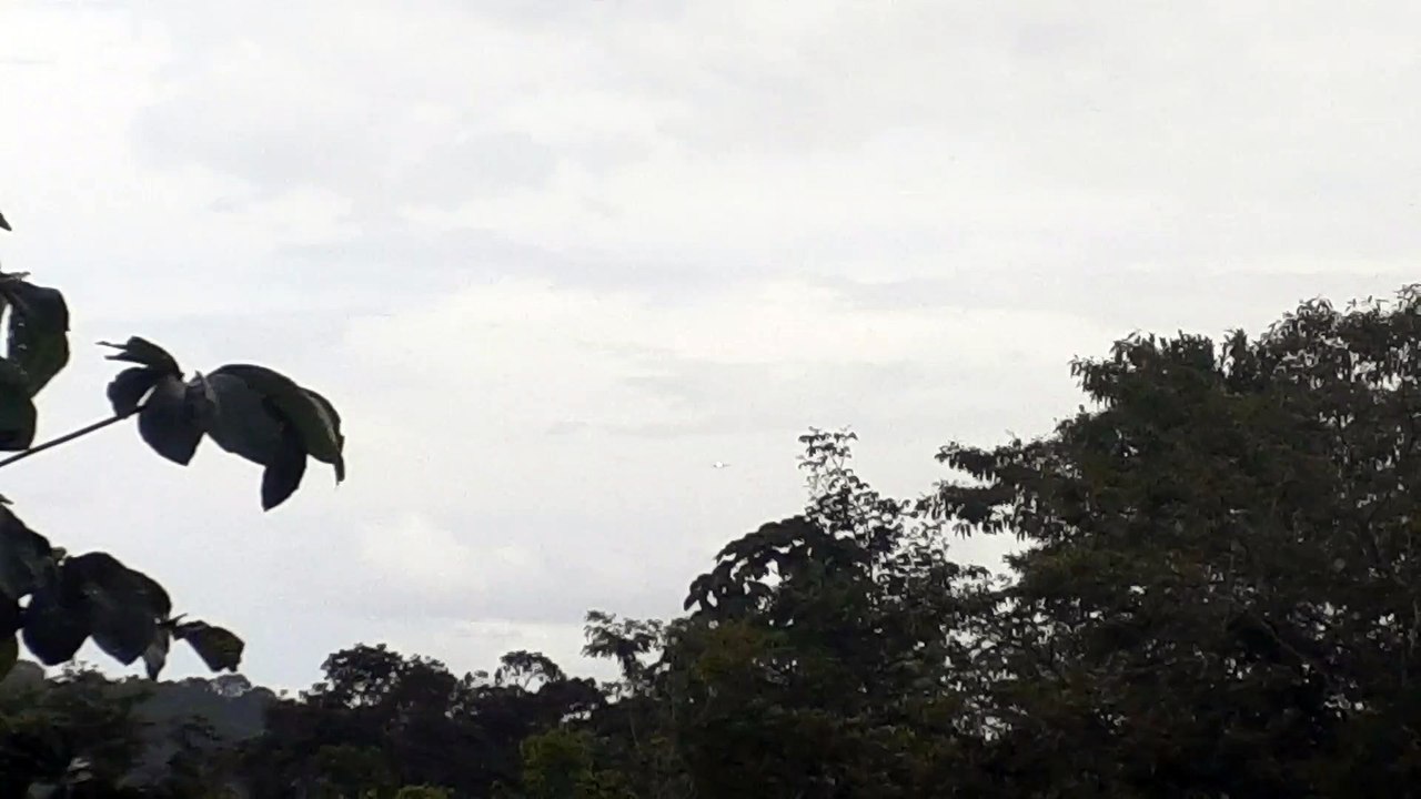 Embraer 195 PR-AXJ na aproximação final antes de pousar em Manaus vindo de Santarém