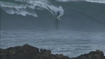 Surfeando olas gigantes en Ribadeo