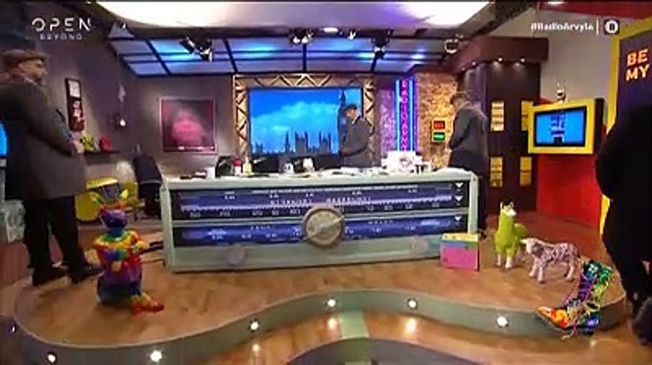 Ράδιο Αρβύλα: Άφαντη η τηλεοπτική παρέα - Τι συ...