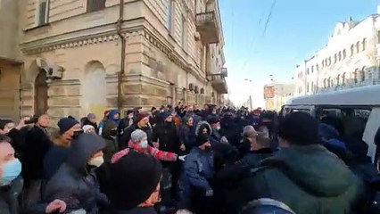 Tribunal de Moscú confirma la pena de tres años y medio contra Navalni