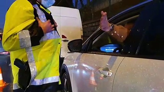Automobiliste verbalisé dans les bouchons pendant le couvre-feu (Paris)