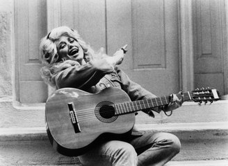 A Florida College is Offering a Dolly Parton Course, and Now We Need Another Degree