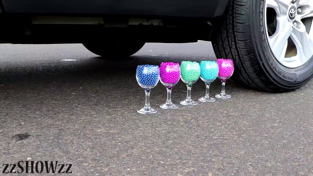 Aplastando Cosas Crujientes y Suaves_ Copas VS Rueda de Coche.