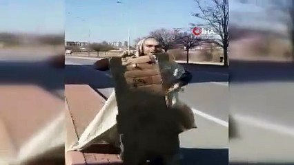 Karton ve çarşafla kamufle olmak istedi ama...