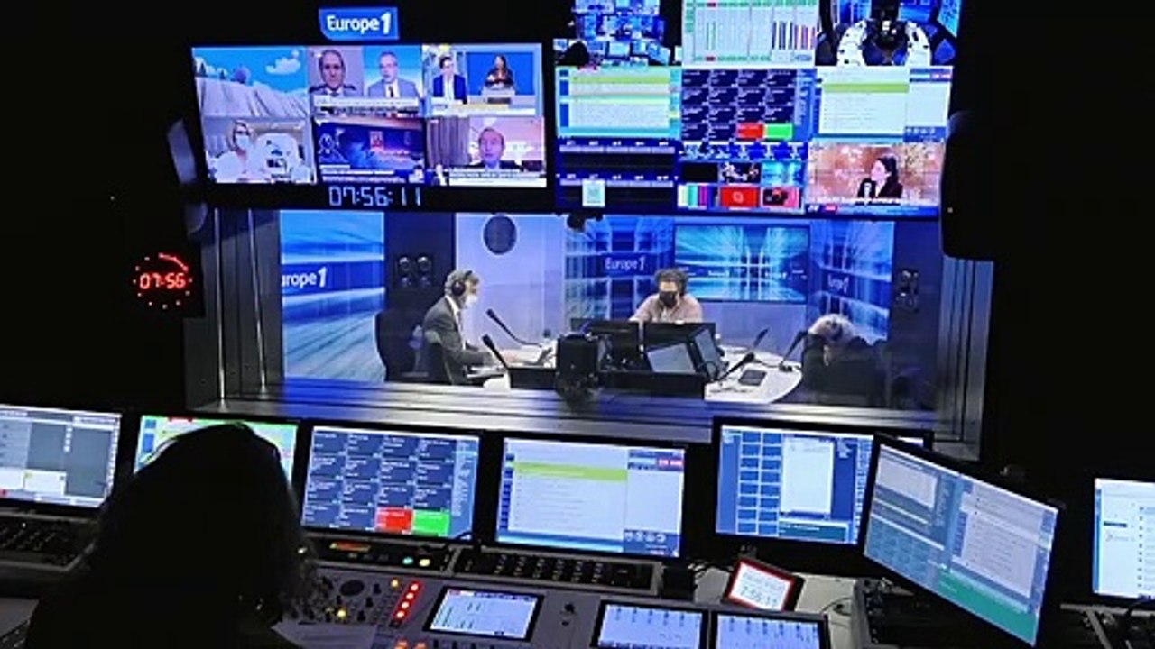 François Hollande : "Il y a des agents secrets et des ministres secrets comme Jean-Yves !" (Canteloup)