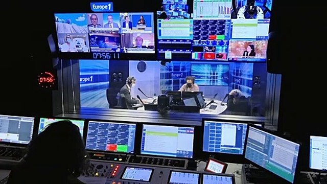 François Hollande : Il y a des agents secrets et des ministres secrets comme Jean-Yves ! (Canteloup)