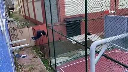 Polisin koronavirüs baskınından böyle kaçtı!