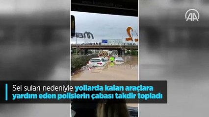 Sel suları nedeniyle yollarda kalan araçlara yardım eden polislerin çabası takdir topladı