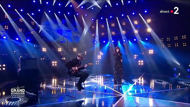 Camélia Jordana reprend Si seulement je pouvais lui manquer devant Calogero, ému