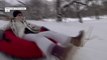 Les New Yorkais profitent de la neige pour quelques descentes en luge dans Central Park