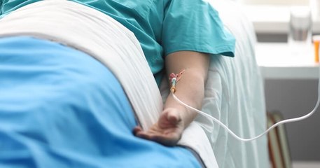 Sorti de 10 mois de coma, ce jeune britannique découvre la pandémie de Covid-19