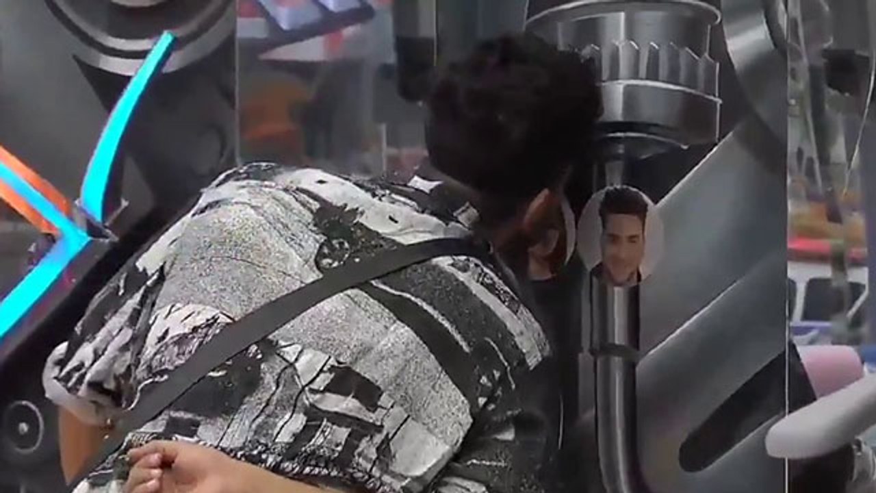 Bigg Boss 14; Jasmin को Kiss करते हुए Aly ने बताई Jasmin संग सारी प्लानिंग |FilmiBeat