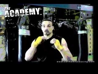 Coude muay thai training