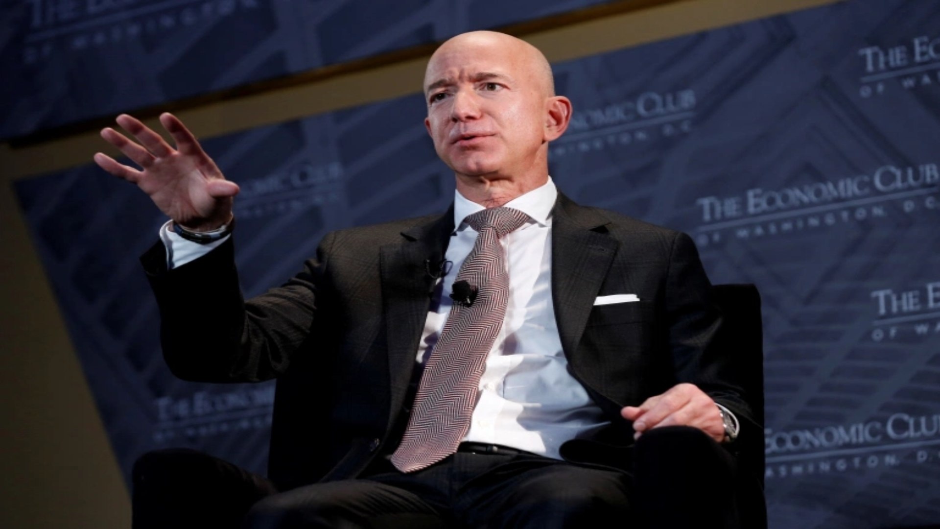 ⁣Amazon’s Jeff Bezos to step down as CEO later this year