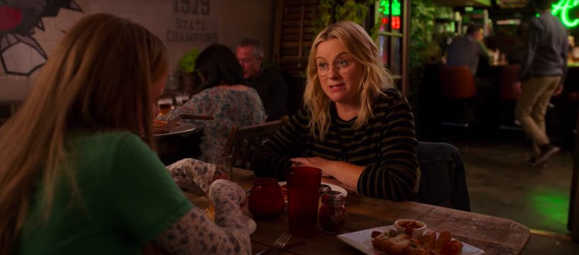 Amy Poehler est une ex-féministe anarchiste dans la bande-annonce de Moxie