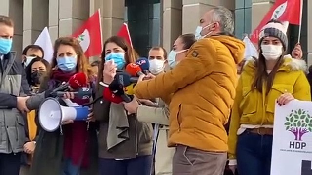 SELAHATTİN DEMİRTAŞ, AHMET DAVUTOĞLU'NA HAKARET SUÇUNDAN HAKİM KARŞISINA ÇIKTI