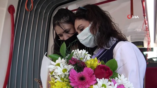 Raylara düşen kız hayatını kurtaran vatmanı unutmadı: 'Ona bir can borçluyum'