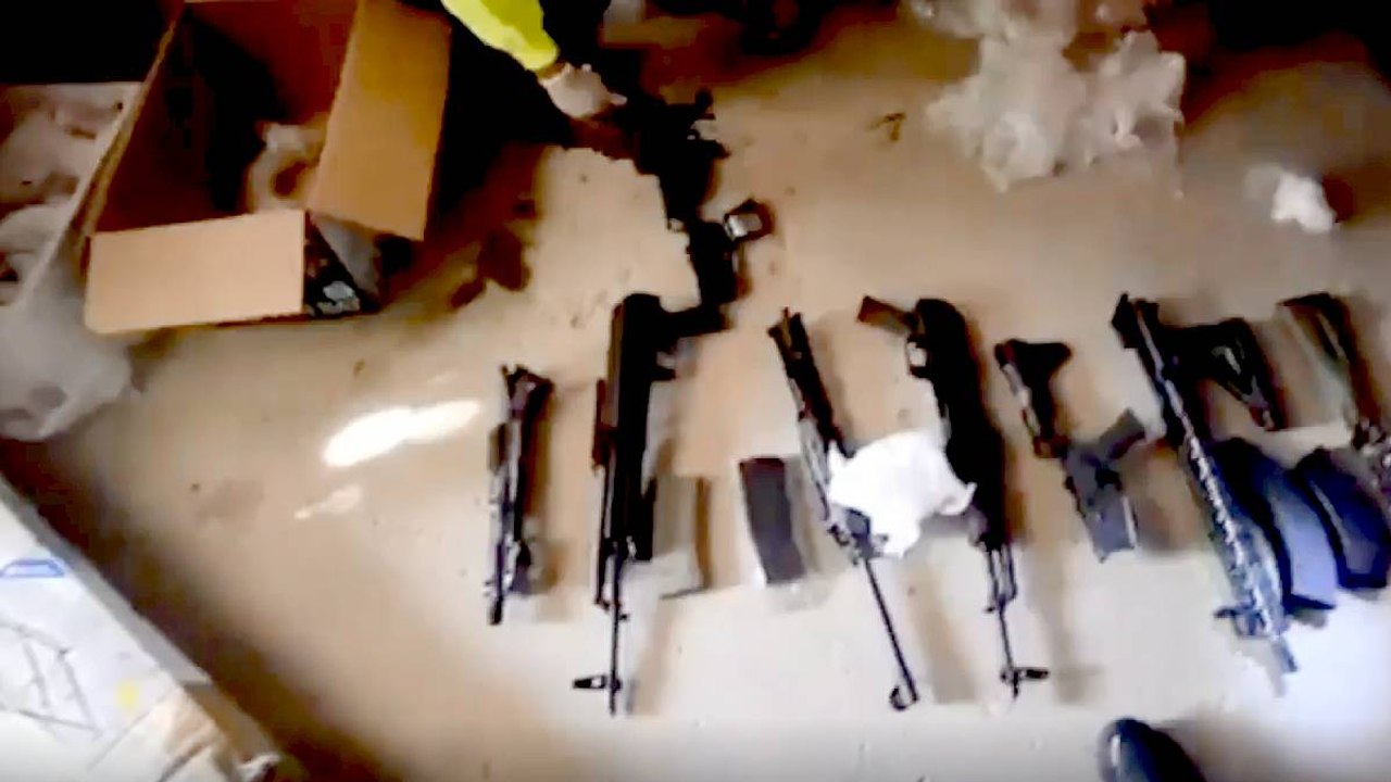 Adulta mayor fue detenida porque su hijo traficaba armas en su casa