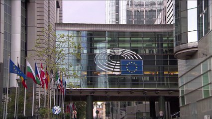 Глава Еврокомиссии ответила в Парламенте за проблемы с вакцинами