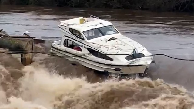 Inondations : les bateaux d’une société de croisière fluviale emportés par la crue du Lot