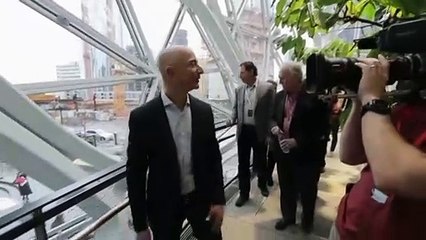 Amazon, dimissioni a sorpresa di Jeff Bezos