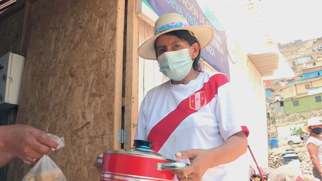 Las "ollas comunes" de Perú hacen un llamado de auxilio