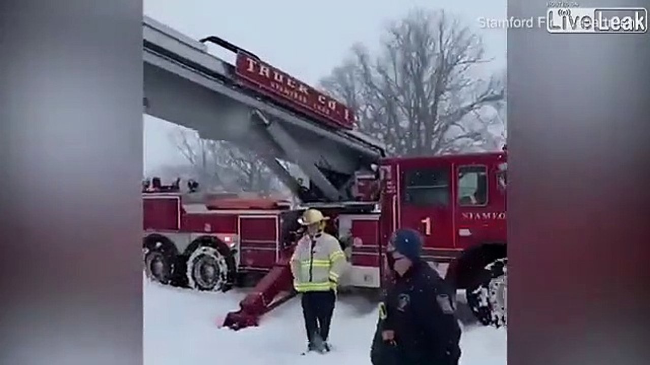 Rouler en voiture sur un lac gelé... mauvaise idée