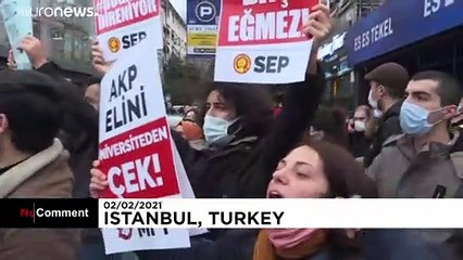 شاهد: مواجهات بين الشرطة التركية وطلاب بعد تعيين مقرب من إردوغان عميداً لإحدى الجامعات