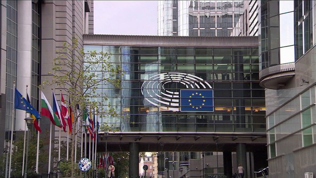 Dopo le polemiche Ursula von der Leyen riferisce al Parlamento Ue e ammette gli errori