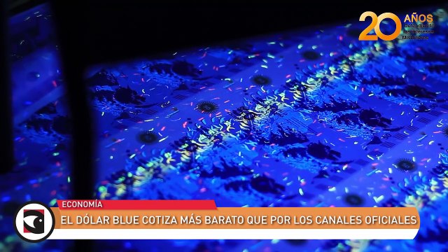 El dólar blue cotiza más barato que por los canales oficiales