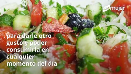 Ensalada de pollo, espinaca, fresa y aguacate