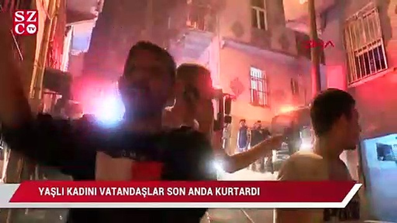 Yangında mahsur kalan yaşlı kadını vatandaşlar kurtardı