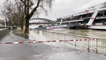 - Almanya'da Ren Nehri taştı- Su seviyesi 8 metre 30 santimetreye ulaştı