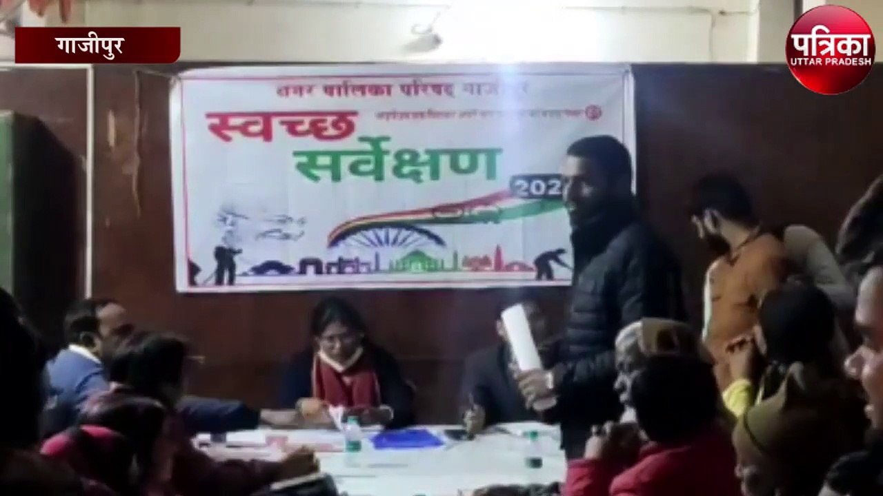 जेई व ठेकेदार के भ्रष्टाचार की भेंट चढ़ी सड़क