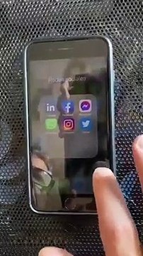 Facebook espía tu móvil aunque no tengas abierta la aplicación, esto es lo que tienes que hacer para evitarlo