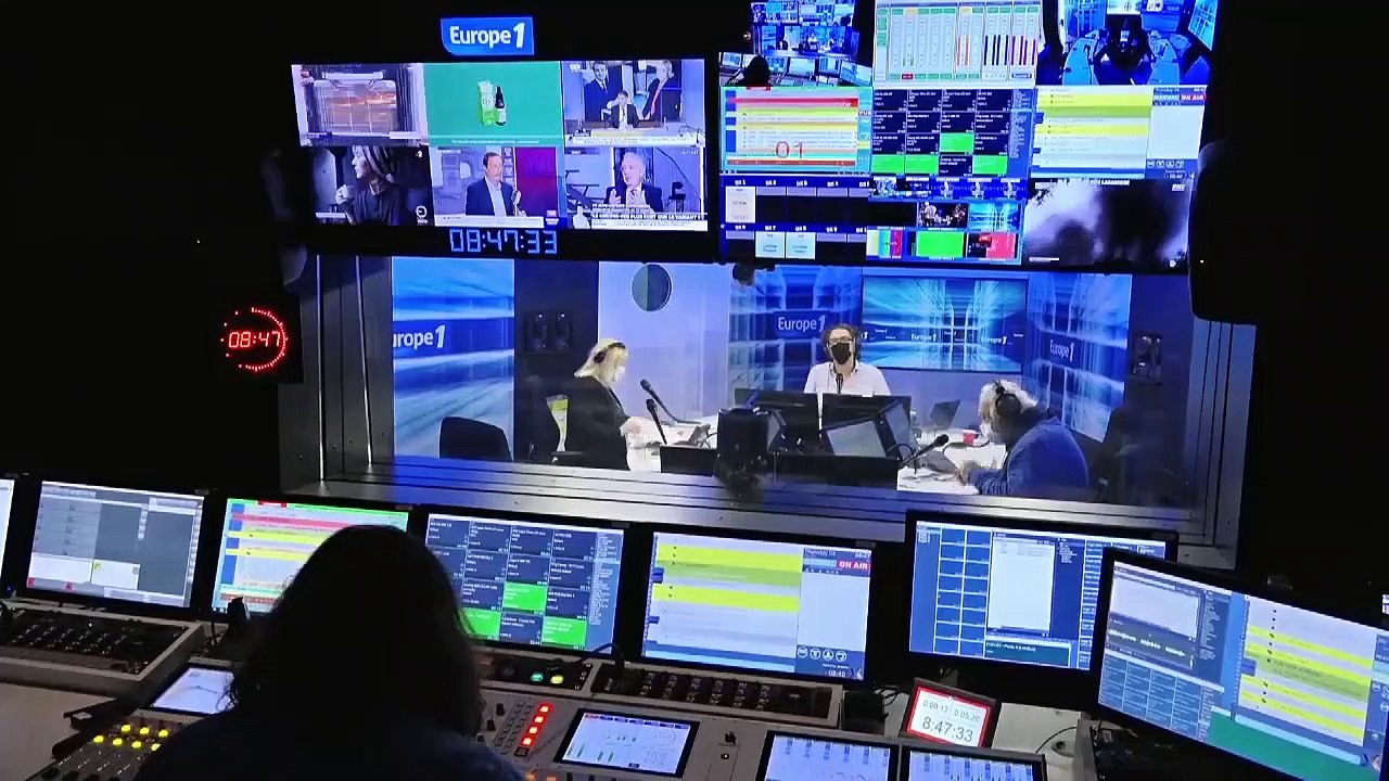 Jean Castex : "On a Pfizer et du Moderna ! Darladirladada ! Du Sanofi, on en a pas !" (Canteloup)