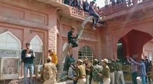 जोधपुर के जयनारायण व्यास विवि में पुलिस ने छात्रों को दौड़ा-दौड़ाकर पीटा, देखें वीडियो