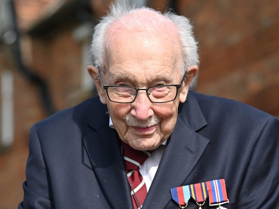 Rührende Aktion: So gedenken die Briten 'Captain Tom'