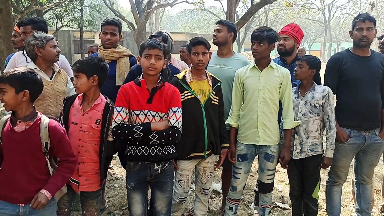 कस्तूरबा विद्यालय के भवन निर्माण हेतु पेड़ों की नीलामी करने लोगों को करना पड़ा विरोध का सामना