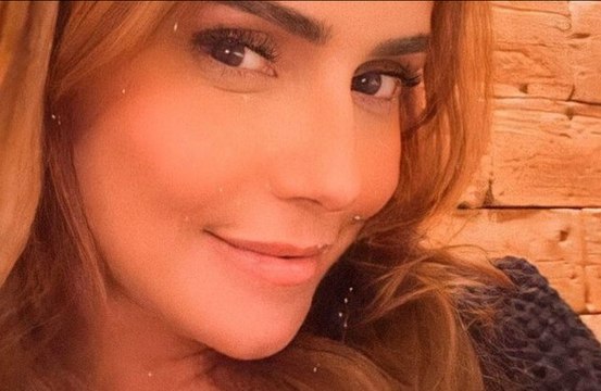 Deborah Secco curte férias em família após fim de novela