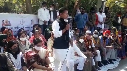 धरना स्थल पर पहुंचे आरसीए अध्यक्ष गेहलोत