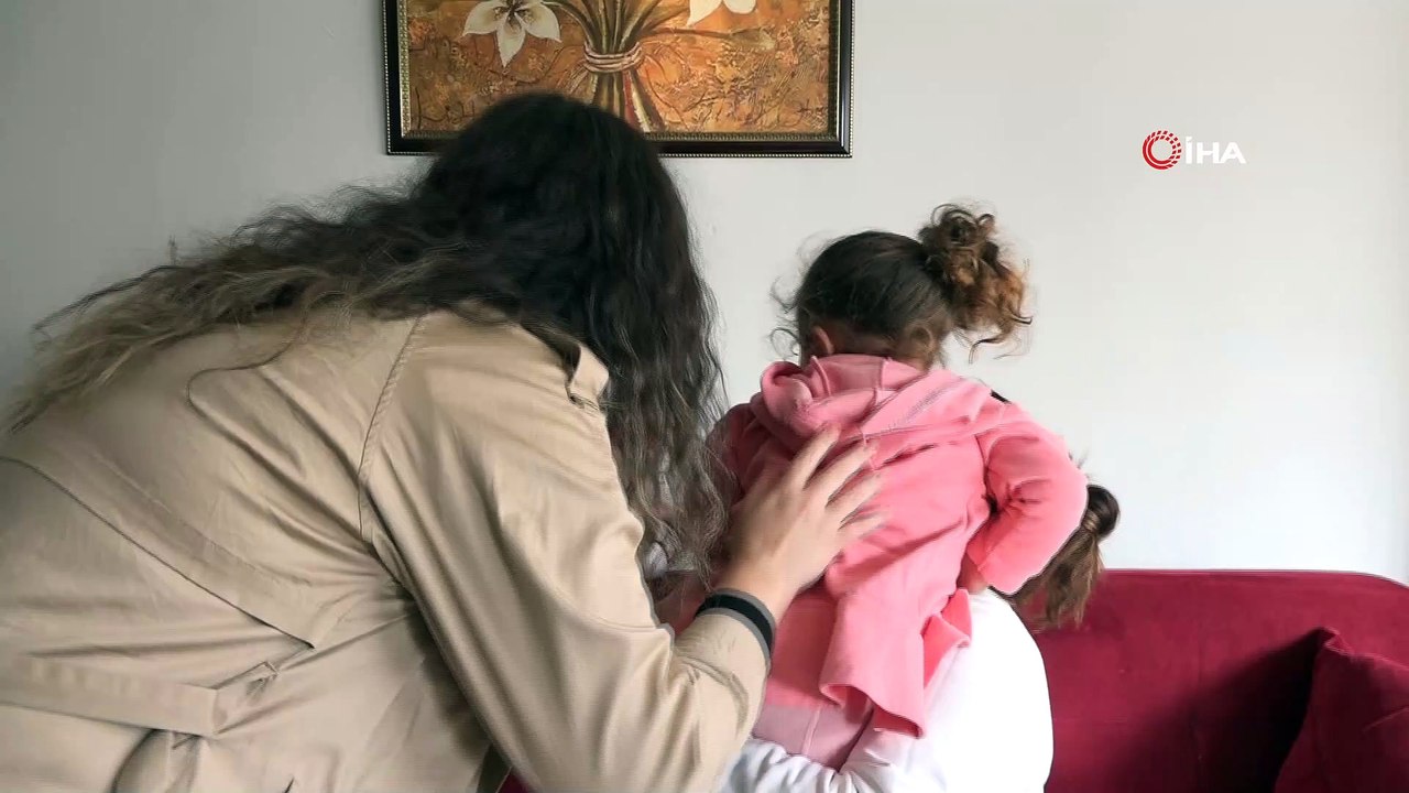 Anneyi çılgına çeviren ses kaydı...Agresif hareketlerinden şüphelendiği 2 yaşındaki kızının oyuncağına yerleştirdiği ses kaydını dinleyince şok oldu