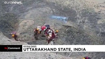 Gletscher fällt in Fluss: Verheerende Sturzflut in Indien