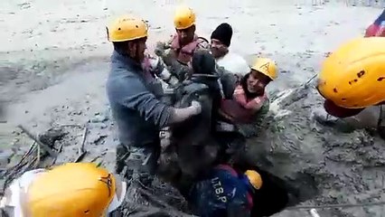 Indian Army rescued laboures after galcier brust