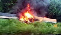 Após colisão na rodovia BR-467, caminhões pegam fogo e Corpo de Bombeiros é acionado