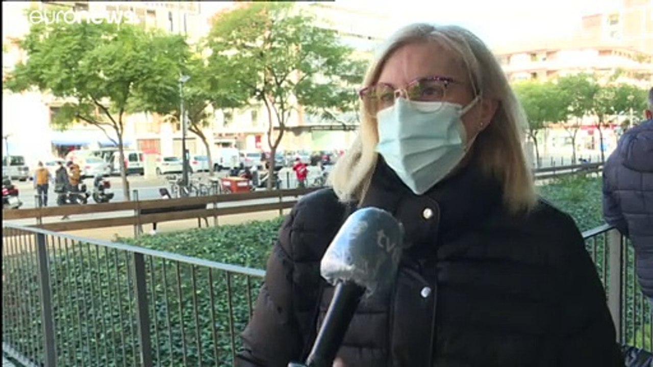 Largas colas para librarse de ser miembros de las mesas electorales en Cataluña por miedo al COVID